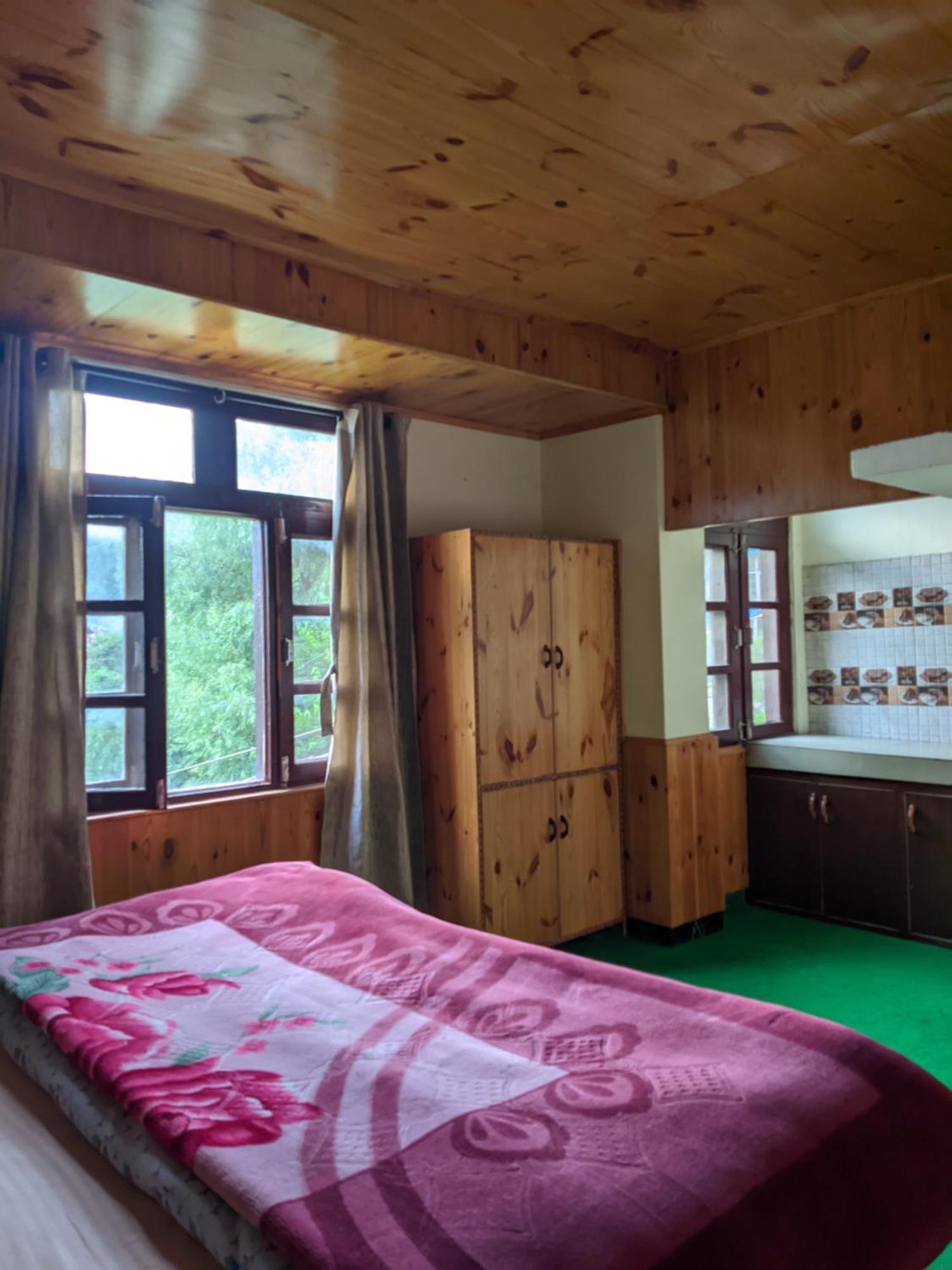 Summer Cottages Manali  Room photo